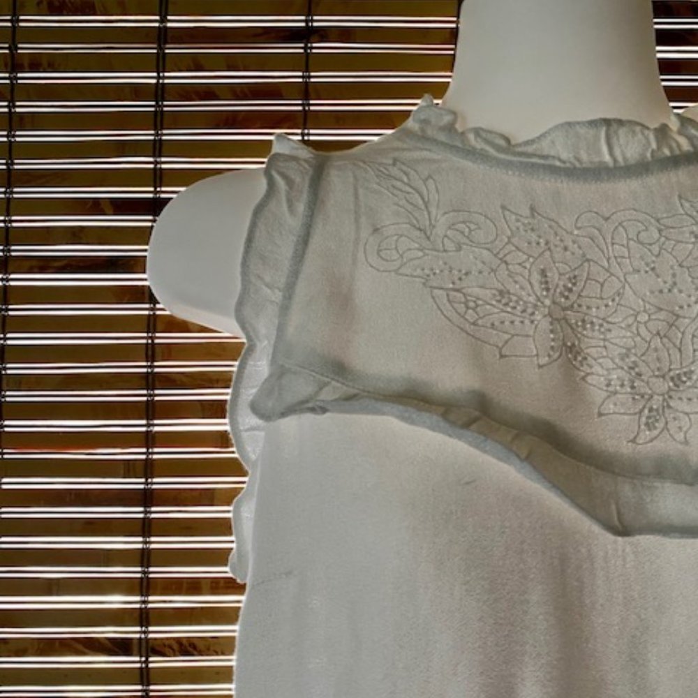 Dex White Sleeveless Blouse with Floral Embroidery, Ruffle Trim - NWT - Picture 6 of 13